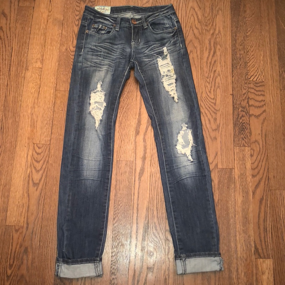 SKINNY RIPPED JEANS- LIKE NEW!
